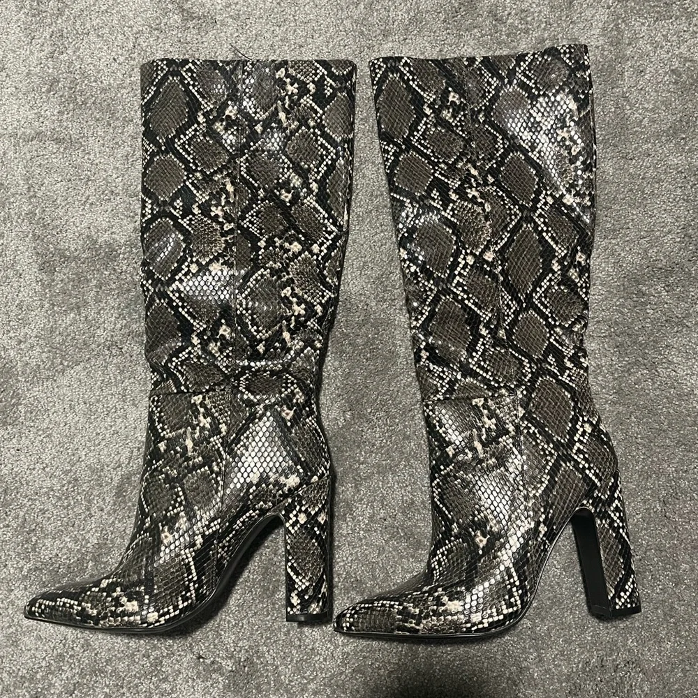 Steve Madden Rouge Boot - Picture 1 of 3